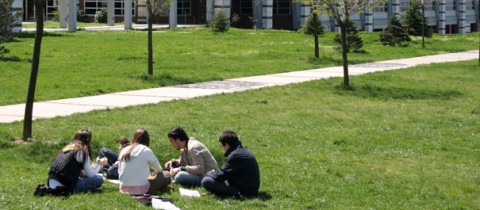 Diplômés universitaires chez les francophones du Québec et de l’Ontario : l’ISQ fait fausse route